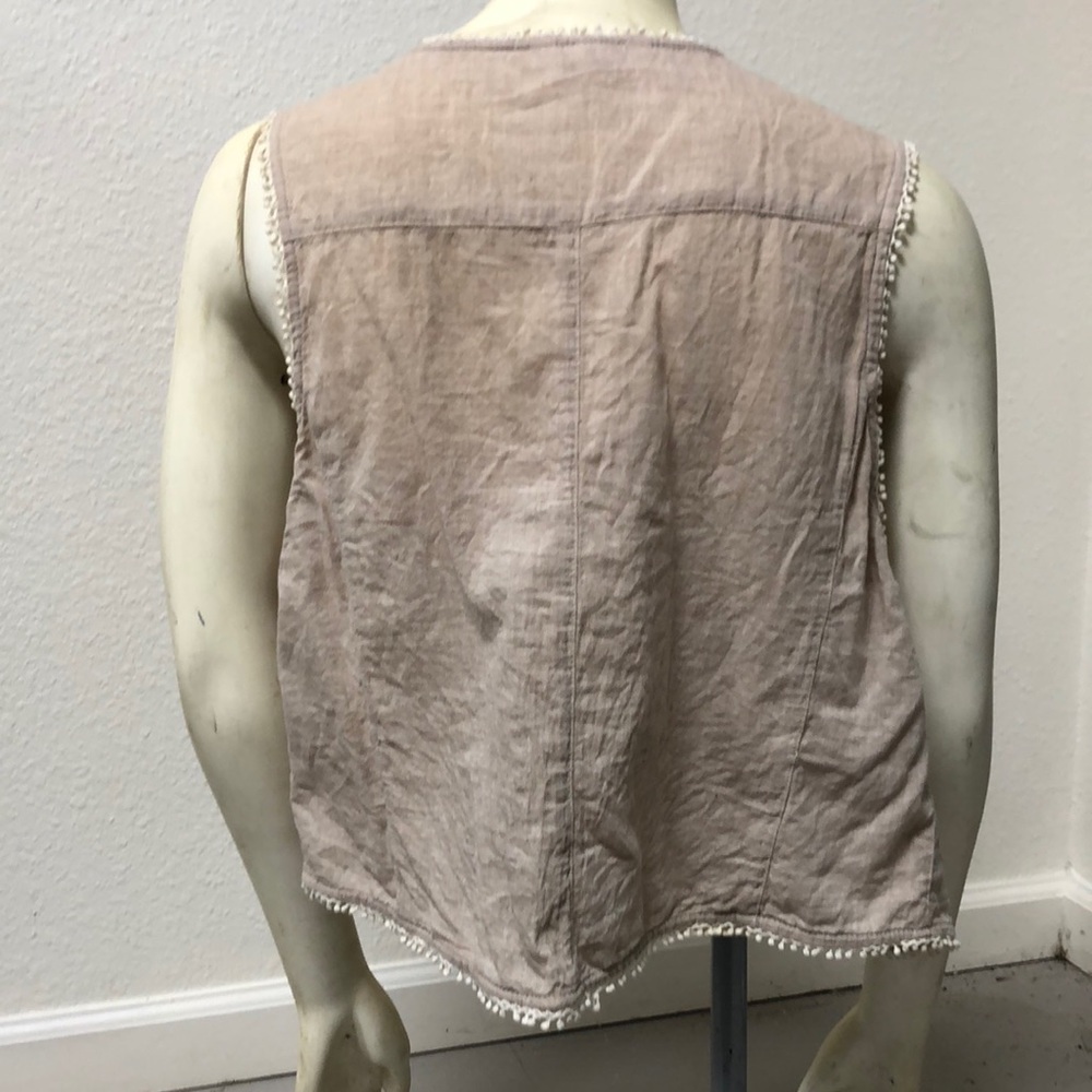 Button fron vest